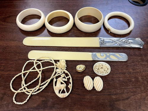 国门利剑再出鞘 浦东机场海关查获快件渠道走私象牙制品，品牌管理面临拷问